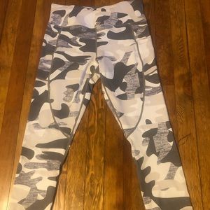 Zyia Active- Light n Tight Pocket Hi-Rise Capris